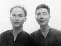 Nhà văn Tô Hoài (trái) và nhà văn Nguyễn Huy Tưởng (phải)